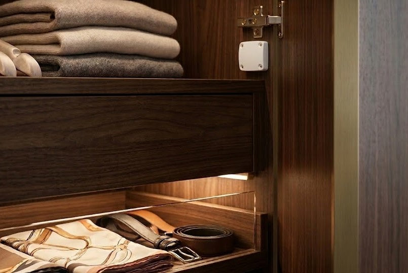 Wardrobe Square switch 01