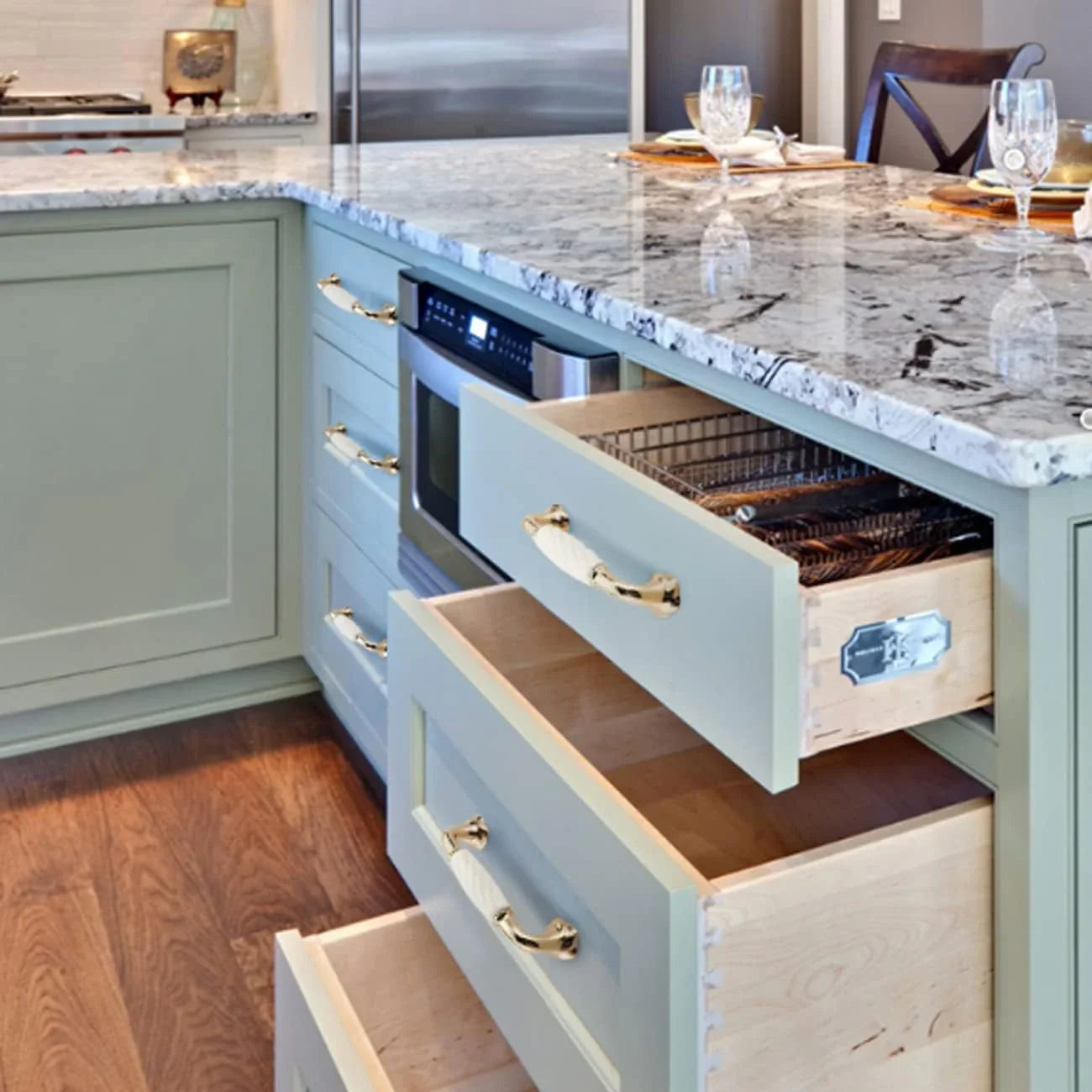 Ridged Ceramic & Zinc Cabinet Pull