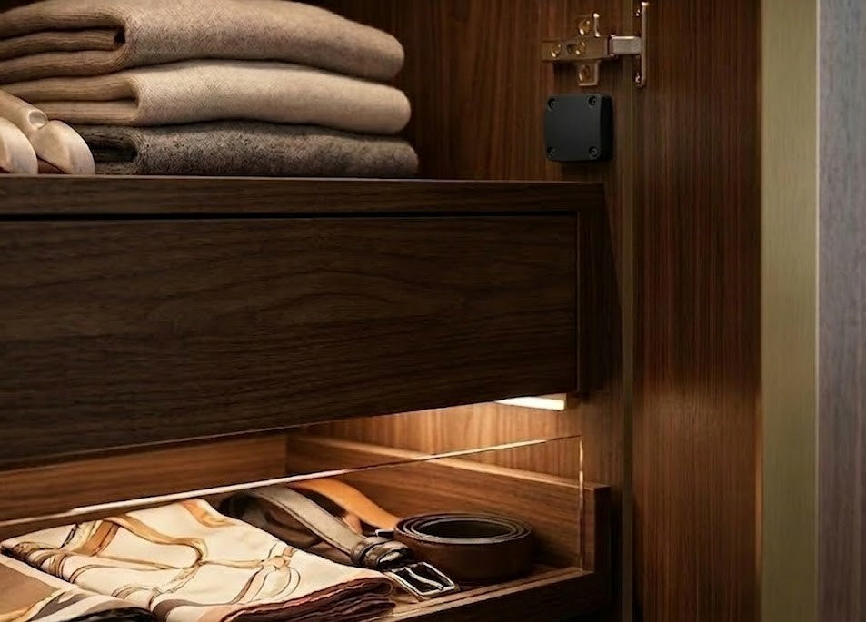 Wardrobe Square switch 01